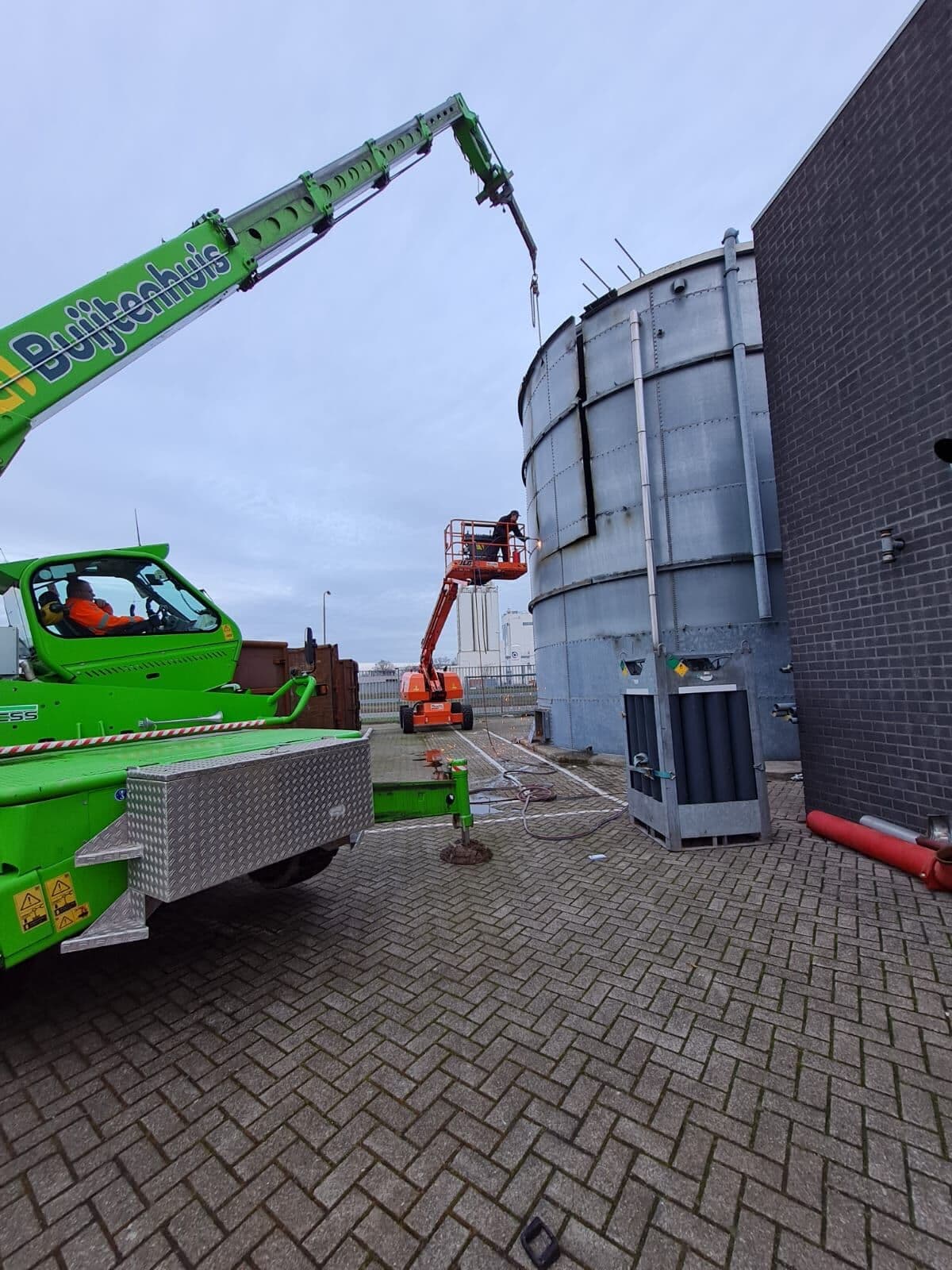 Verwijderen opslagtank Oss, foto 4