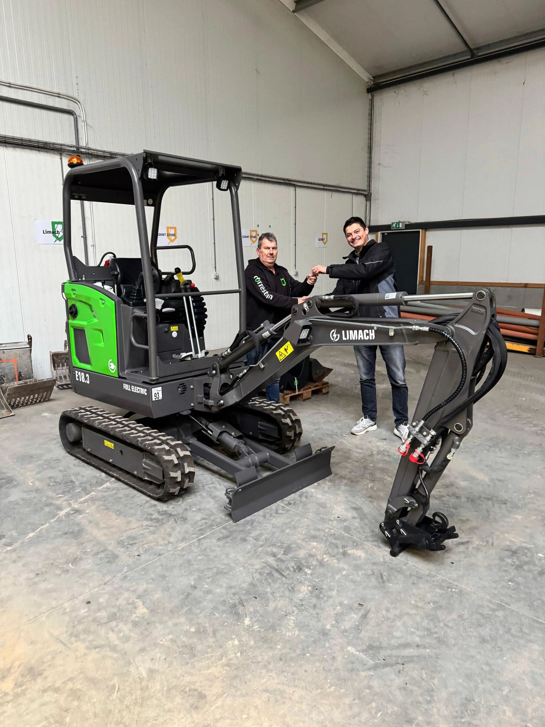 Nieuwe elektrische kraan versterkt duurzaam materieel, foto 1