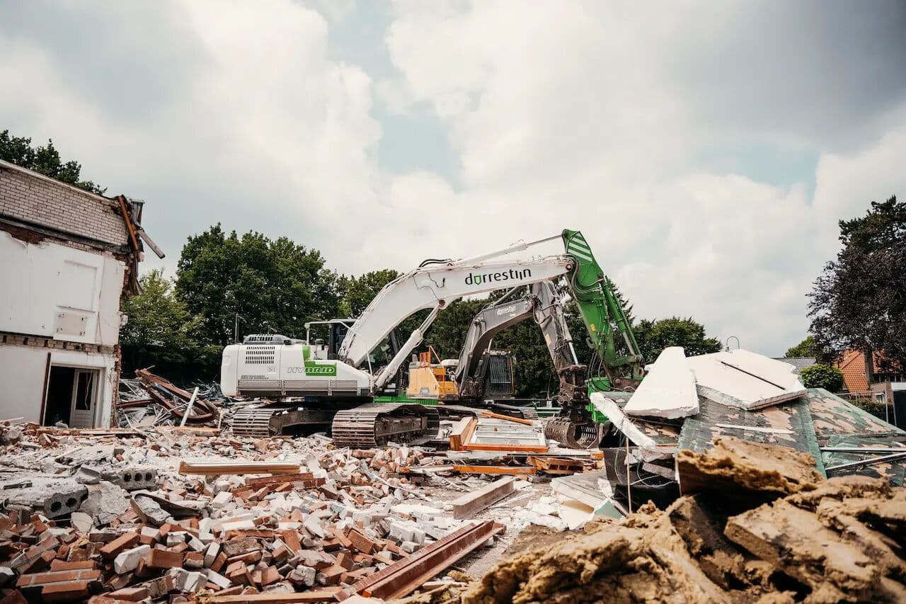 Asbestvrij maken en demontage bedrijfspand Maarn, foto 1