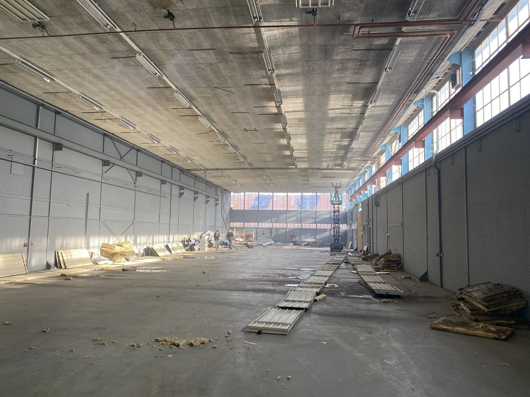 Ontmantelen onderdelenloods Utrecht, foto 2