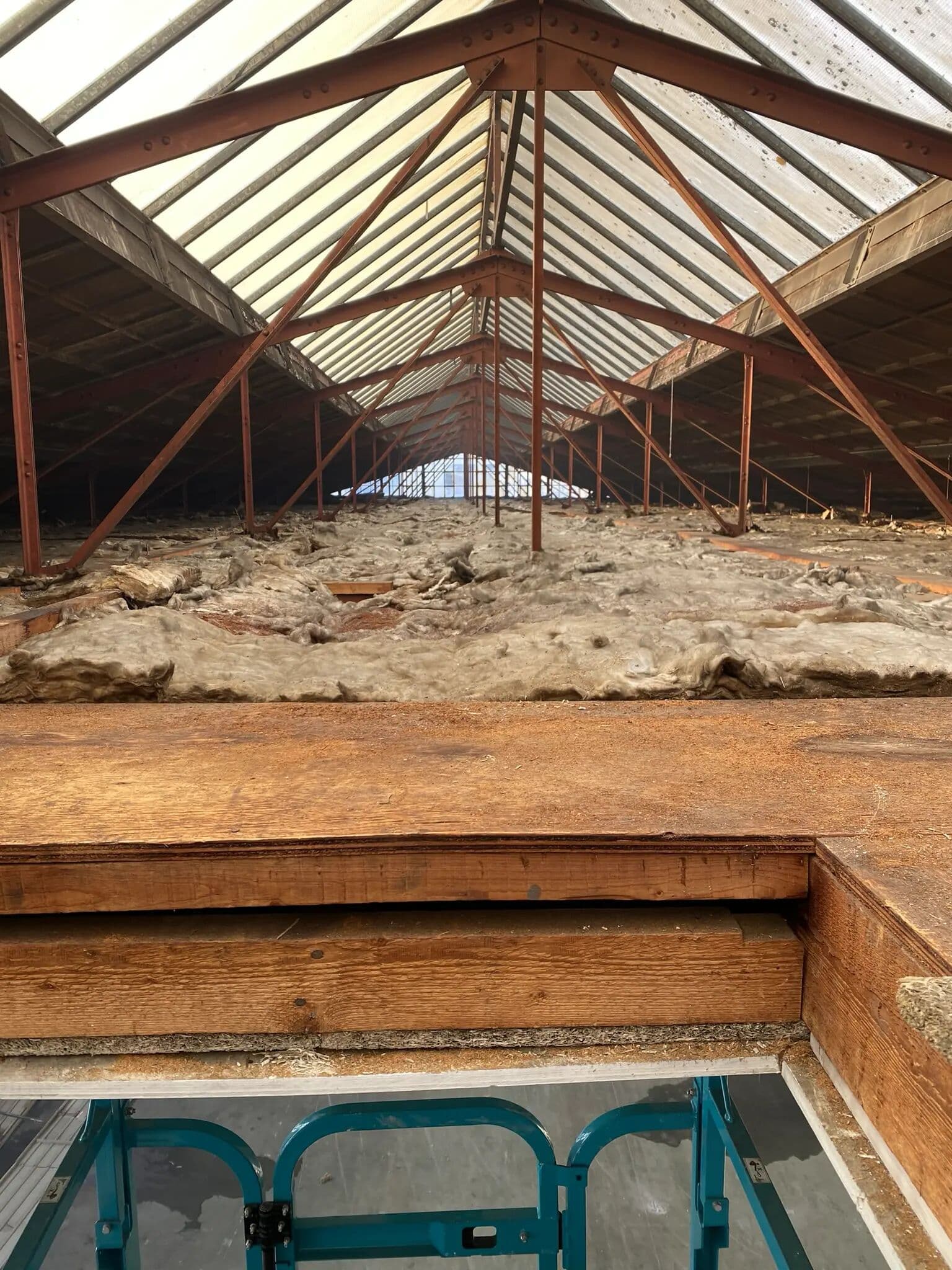 Ontmantelen onderdelenloods Utrecht, foto 3
