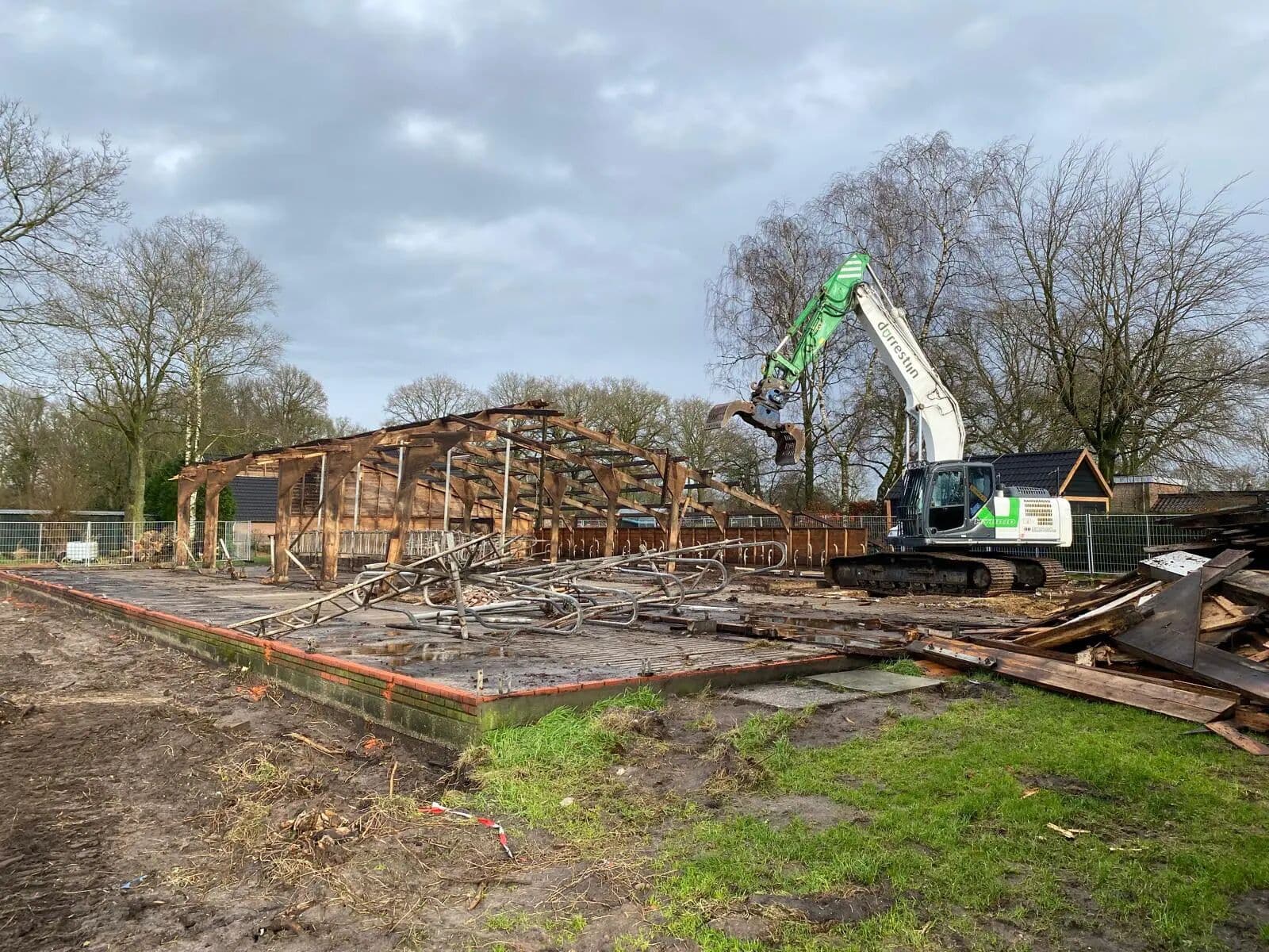 Ontmanteling stallen Lunteren, foto 1
